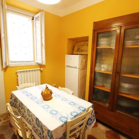 Sleeps 4 Сан-Феличано