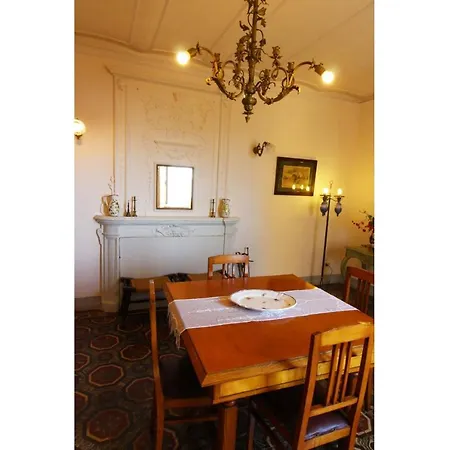 Апартаменты Sleeps 4 *