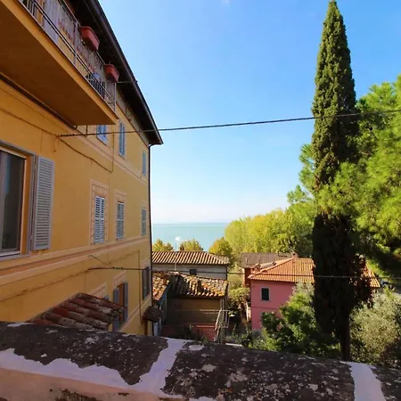 Апартаменты Sleeps 4 *